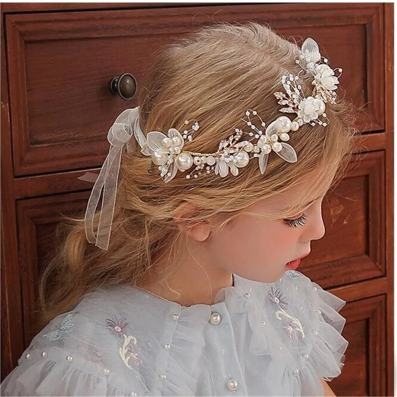 Tiara Infantil Ajustável de Pérolas e Flores Elegantes